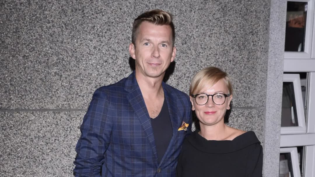 Kim jest żona Karola Okrasy: poznaj fascynującą historię Moniki Okrasy