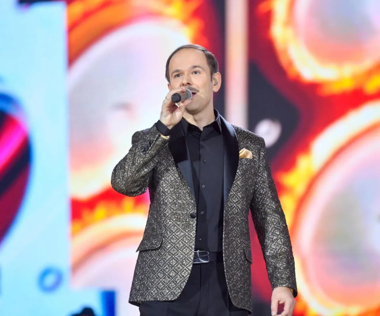 Ile lat ma Sławomir? Zaskakujące fakty o jego wieku i karierze