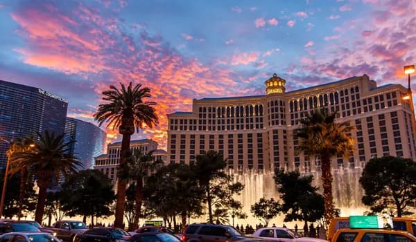 Historia kasyn: jak powstały pierwsze kasyna i jak zmienił się biznes hazardowy