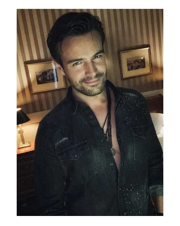 Kim jest Mikołaj Krawczyk? Poznaj jego zawód, osiągnięcia i nieznane fakty