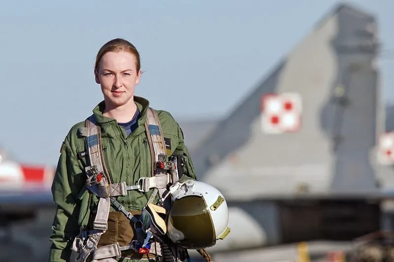 Żona Hołowni: poznaj prawdziwą twarz pilotki myśliwca MiG-29