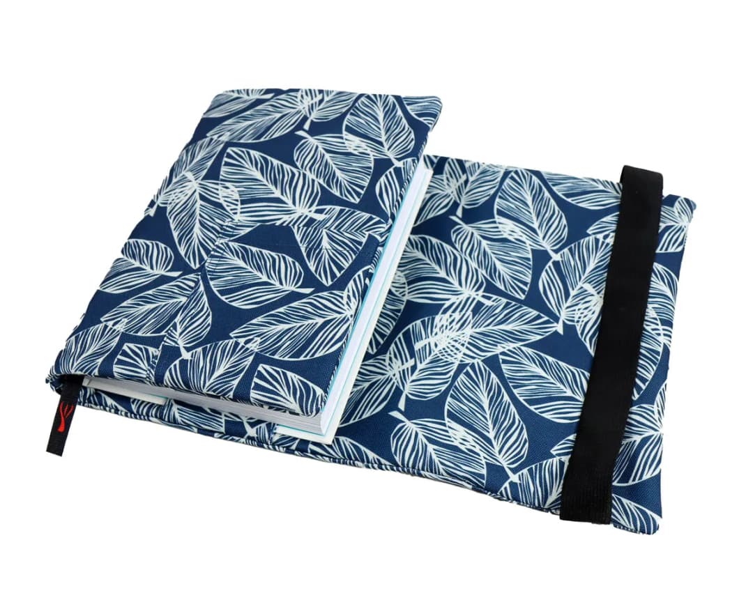 Jak skutecznie chronić książki: najlepsze otulacze na książki i ich zastosowanie